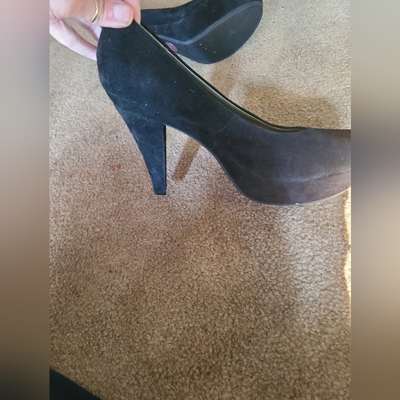 Worn once. Leather/suede pumps. 1" front, 4" heel. Walking on 3" - Picture 5 of 8